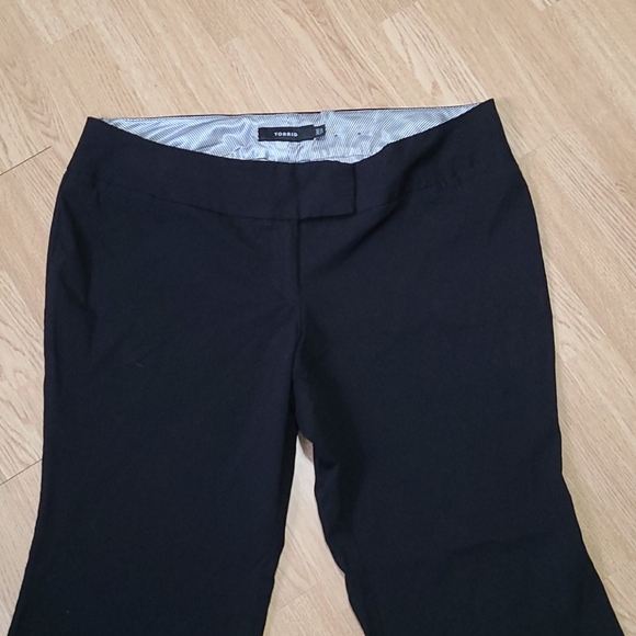 Torrid Classic Signature Black Bootcut Trendy Pants Short 20 - Picture 5 of 10